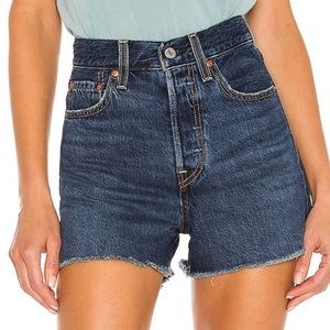Shorts by LEVI’S in size 25